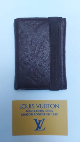 بوك لويس فيتون