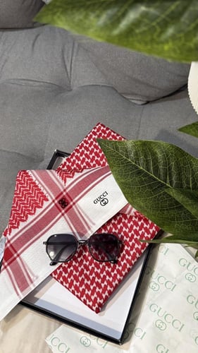 عرض شماغ مع نظارة قوتشي مجاناً