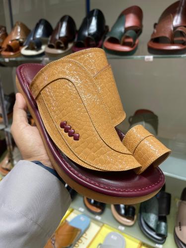 حذاء شرقي