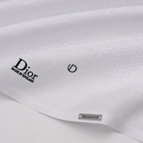 شماغ ديور ابيض كلاسيك