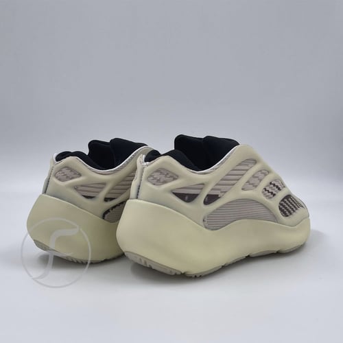 حذاء كاجوال 700