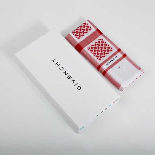 شماغ جيفنشي الاحمر الرسمي 23