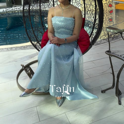 فستان ملكة ازرق مع قفازات