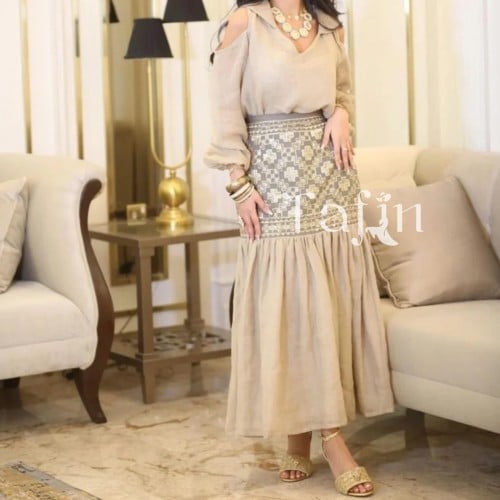 فستان سهرة طويل بأكمام طويلة