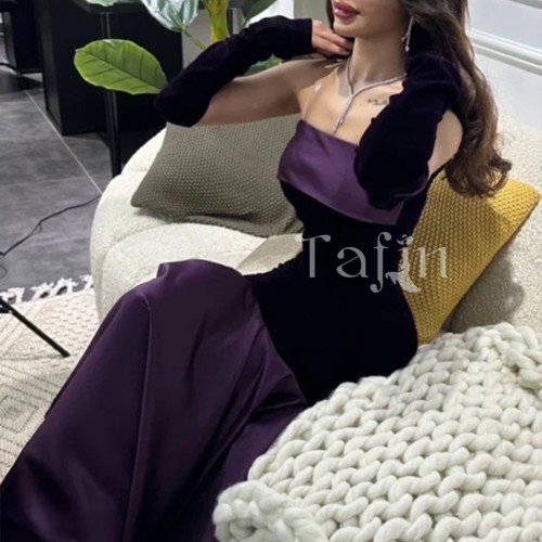 فستان ضيق بفتحة عند الصدر