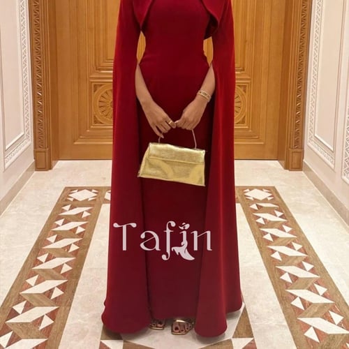 فستان سهرة طويل ضيق بأكمام طويلة