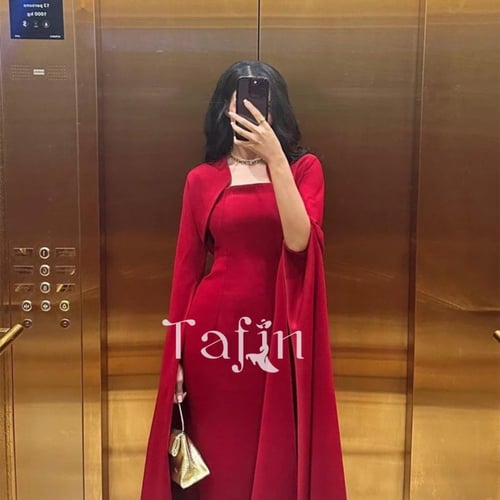 فستان سهرة طويل ضيق بأكمام طويلة