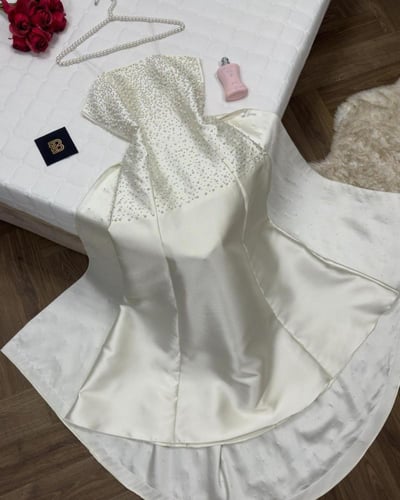 فستـان ملَـك الحصـري