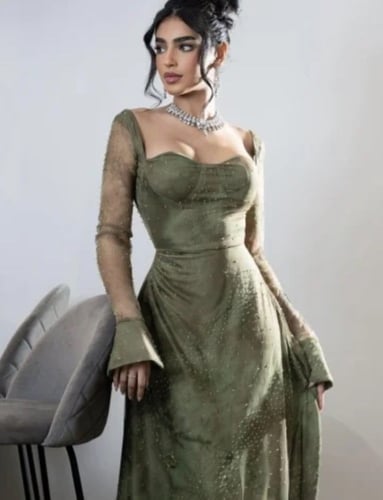 فستان سهرة زيتوني