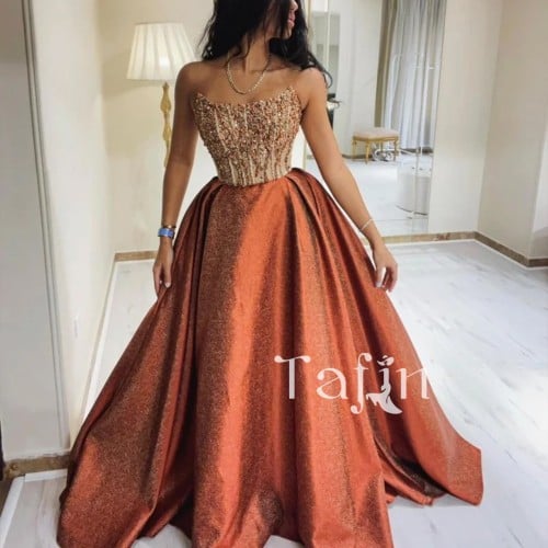 فستان سهرة تطريز يدوي بدون حمالة بالترتر