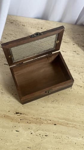 صندوق خشبي عتيق