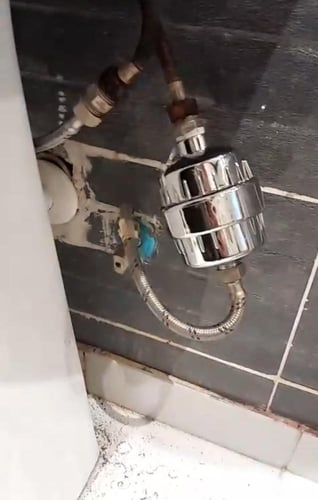فلتر شاور كربون لإزالة الكلور والكلس و حماية الشعر...