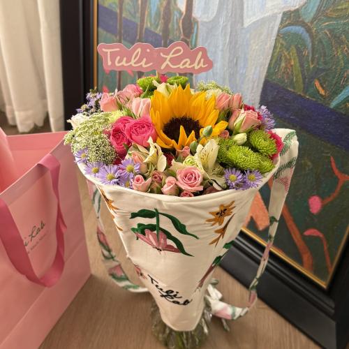 Floral tote
