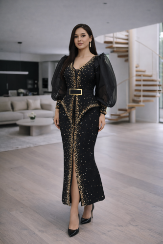 فستان سهرة بتطريز فاخر وأكمام منفوشة مع فتحة أمامي...