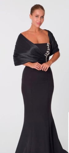 فستان سهرة شولدر بتصميم ضيق وتنورة واسعة