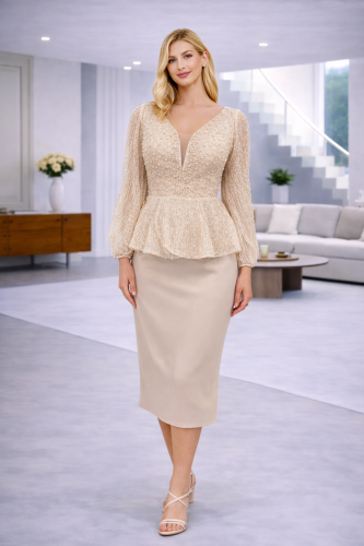 تيور سهرة باللون البيج مع تفاصيل مزخرفة وملمس فخم