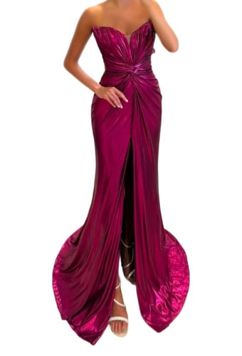 فستان سهرة بتفاصيل درابيه مذهلة وتصميم فخم