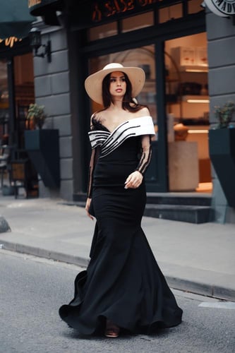 فستان سهرة أوف شولدر بأكمام طويلة وتصميم أنثوي فاخ...