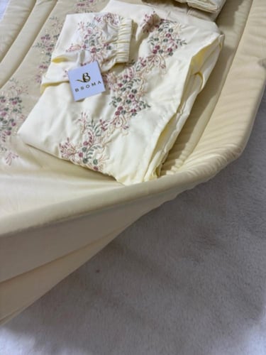 طقم صلاة كامل فاخر - شرشف مطرز لف + سجادة اسنفج مب...