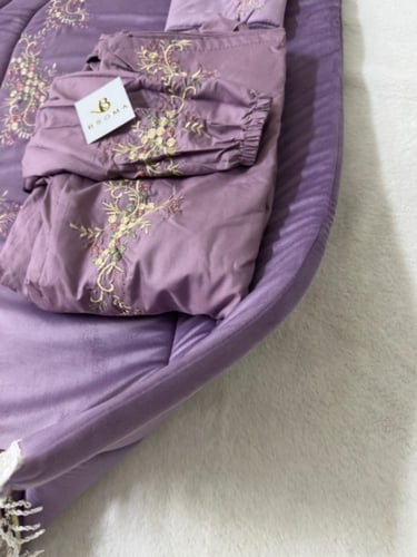 طقم صلاة كامل فاخر - شرشف مطرز لف + سجادة اسنفج مب...