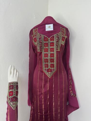 مخور حرير ساده مقلم بالطرحه