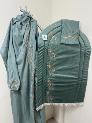 طقم صلاة كامل فاخر - شرشف مطرز لف + سجادة اسنفج مب...