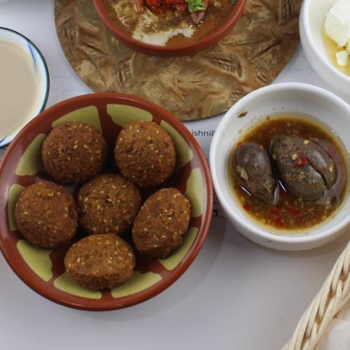 طبق طعمية 6 حبة مع مخلل باذنجان