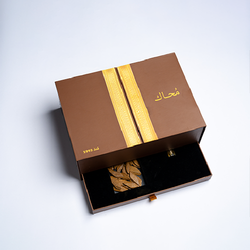 باقة الاهداء اقمشة فاخرة + مسك + بخور أوقية مروكي