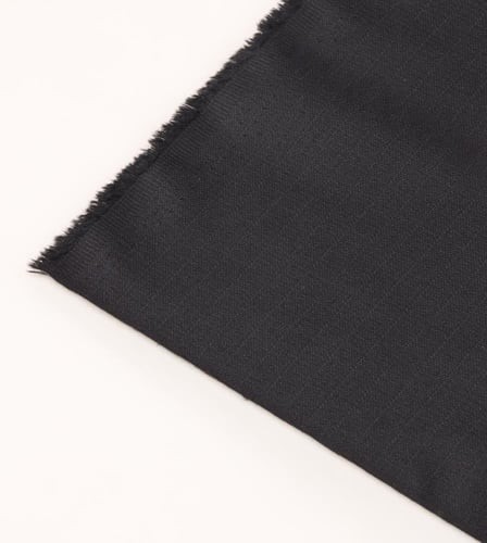 اسود مقلم E5