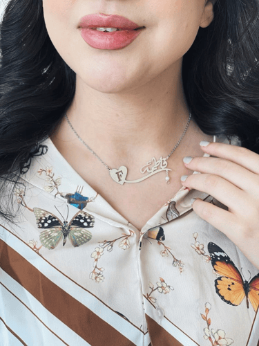 سلسال بالاسم مع حرف مطلي بالذهب