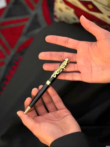 قلم بالاسم أنيق من - أليزا