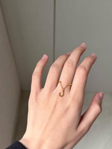 خاتم بالحرف مطلي بالذهب