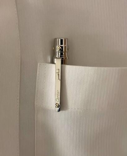 قلم انيق وفاخر بالاسم حسب الطلب