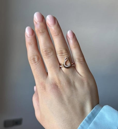 خاتم الاحرف المتشابكة