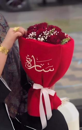 سكارف ميكاسا الترند مع باقة ورد