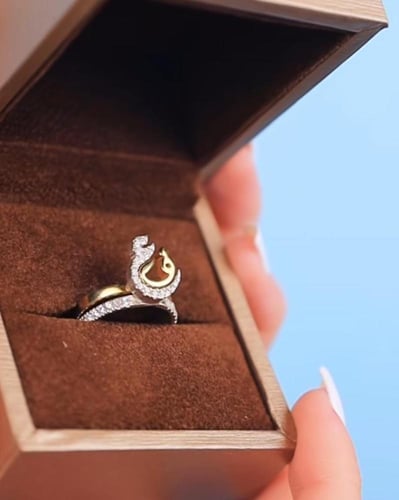 خاتم الاحرف المتشابكة