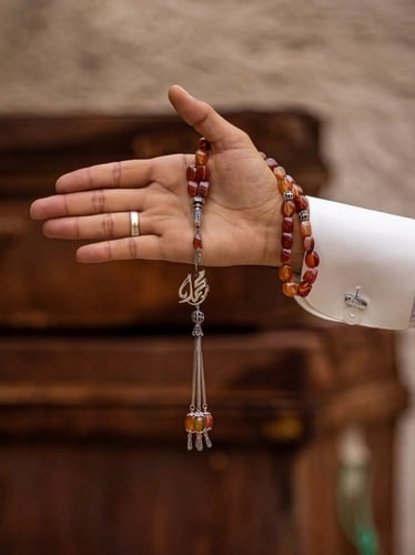 سبحه عقيق اصلي طراز فريد يصمم بالاسم