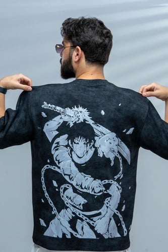 تيشرت رمادي بتصميم شخصية توجي