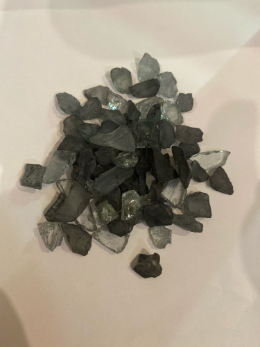 شبيه القزاز اسود