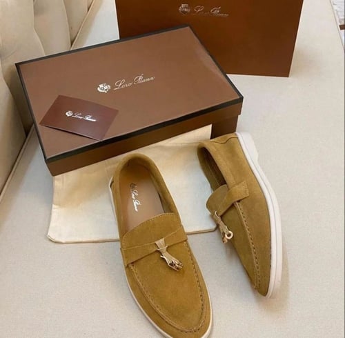 حذاء لوربينا