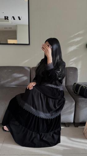 عباية امال بقماش مخمل مع كلفه دانتيل