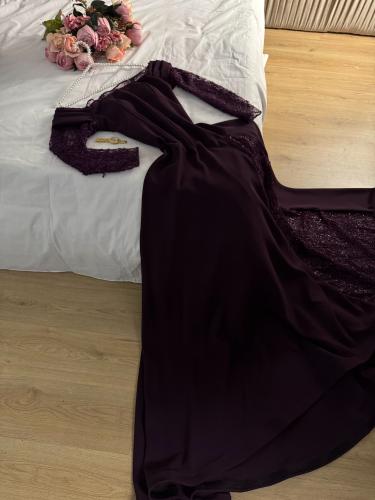 A distinctive lilac dress