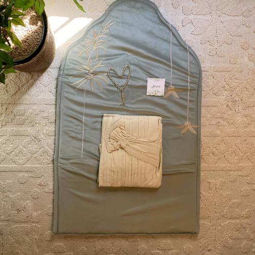 طقم النخلة المطرز– اخضر ( 2 قطع )