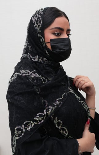 طرحة تل تطريز ملون 601