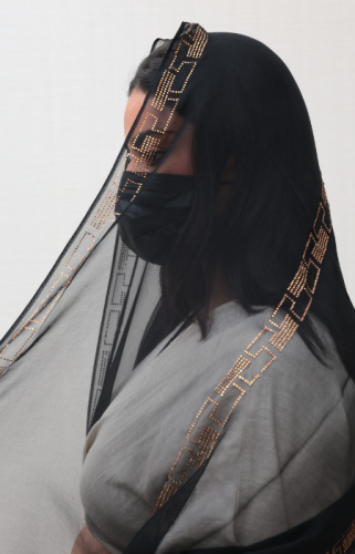 طرحة حرير طبيعي فصوص ذهبي 952