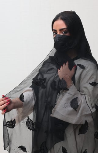 طرحة حرير طبيعي تطريز اسود 742
