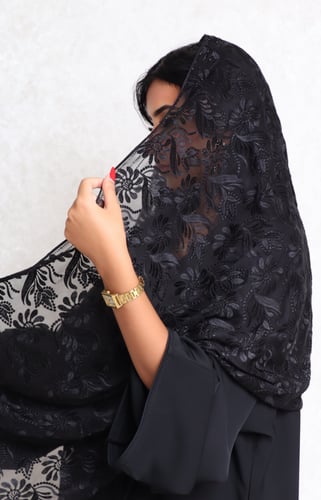 طرحة حرير طبيعي تطريز كامل وفصوص 3