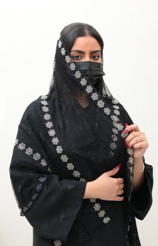طرحة تل تطريز ورد ملون 602