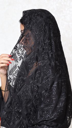 طرحة حرير طبيعي تطريز كامل وفصوص 1