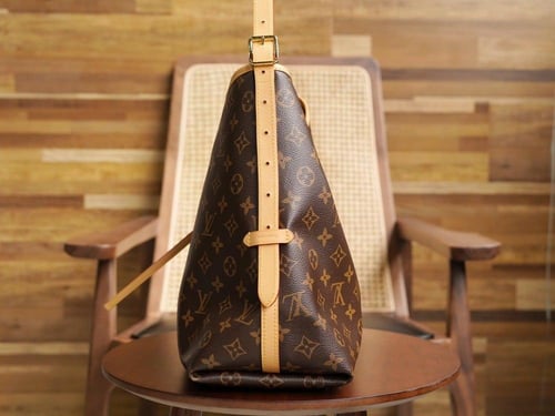 شنطة لويس CARRYALL